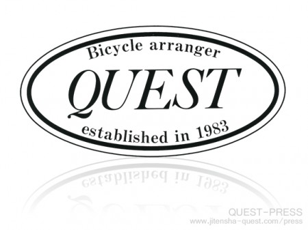 今ではすっかりおなじみのQUESTロゴステッカー。